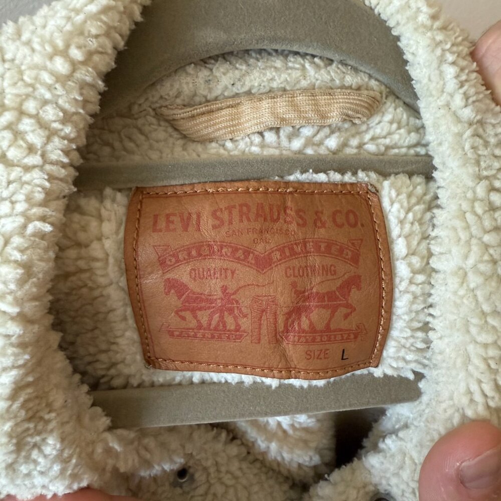Levi's Lined Sherpa Corduroy Trucker Jacket (L) - Picture 4 of 4